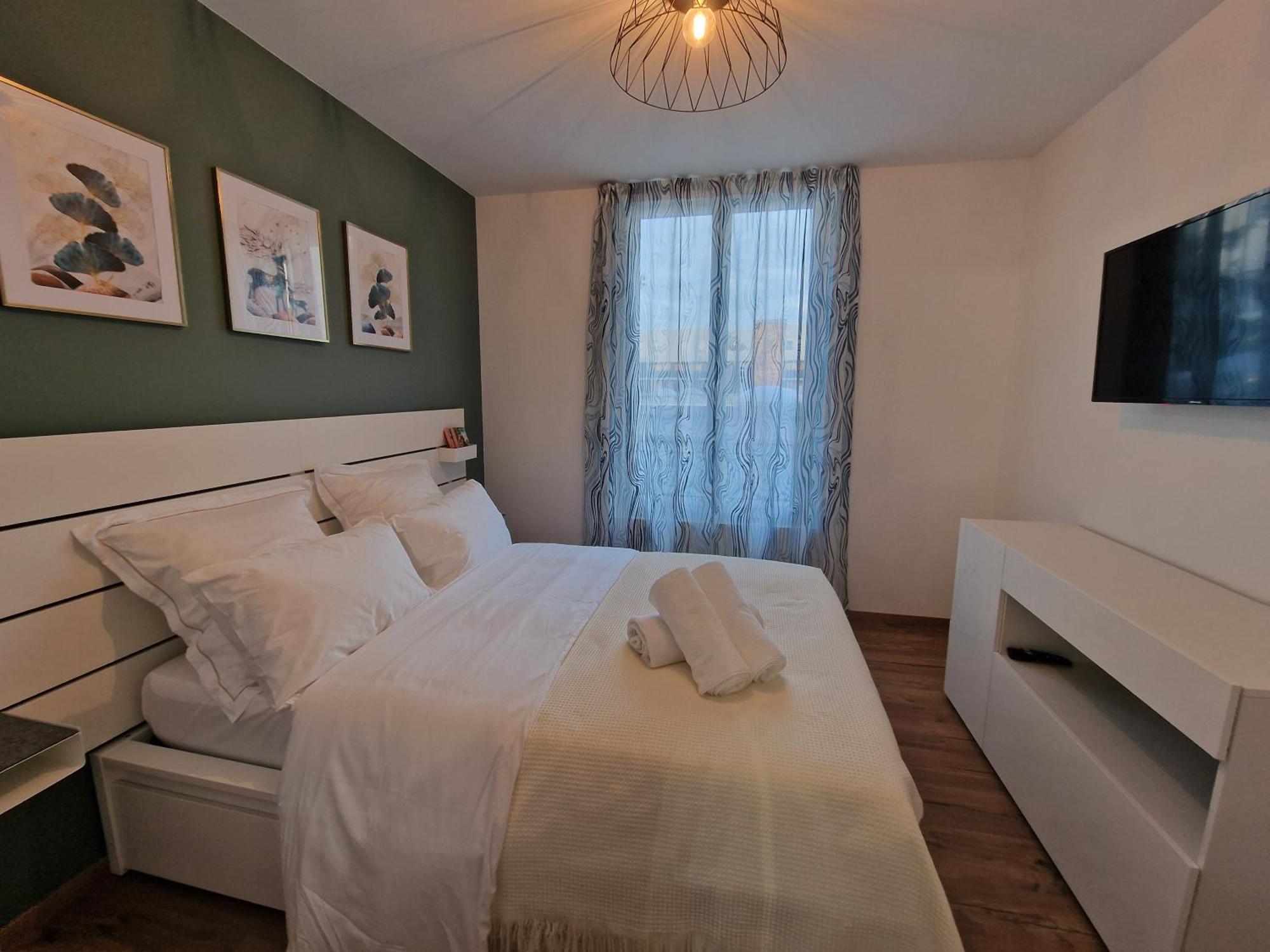 Maison D'Hotes Avec 3 Appartements Et Un Studio Viry-Châtillon Exterior foto